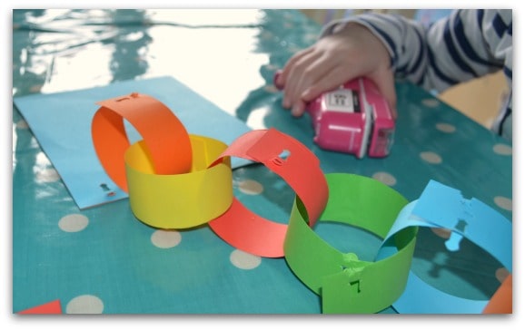 making paper chains with a staple free stapler
