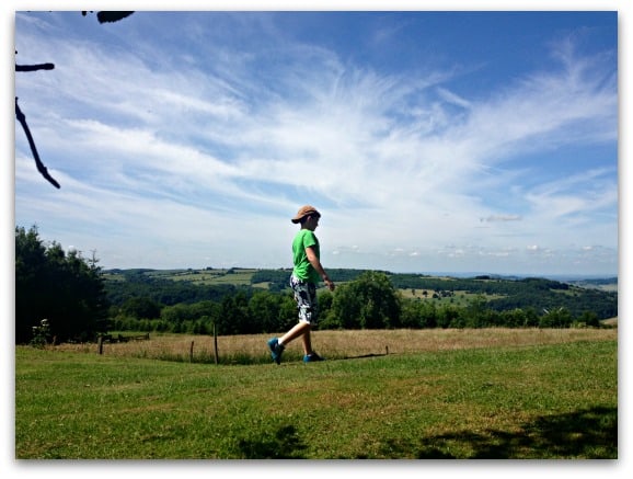 Walking to Broadway Tower