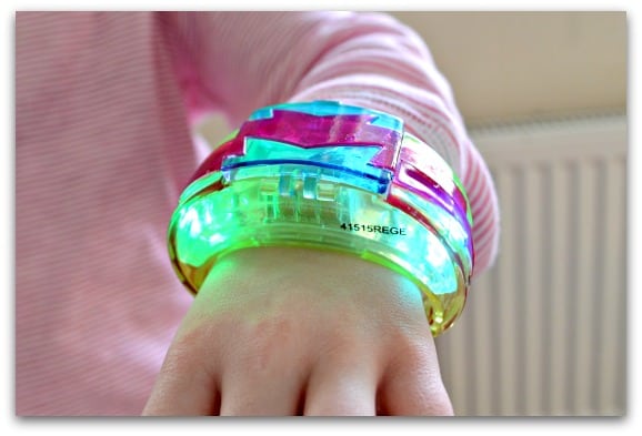 Making a light up bracelet experiment with Mc2 dolls