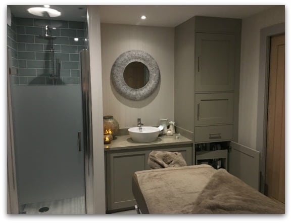 inside-one-of-the-treatment-rooms-at-spashell