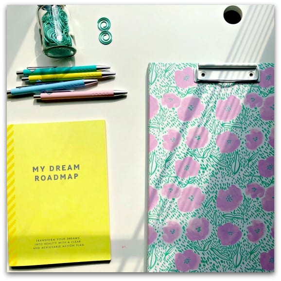 whats on my desk-2