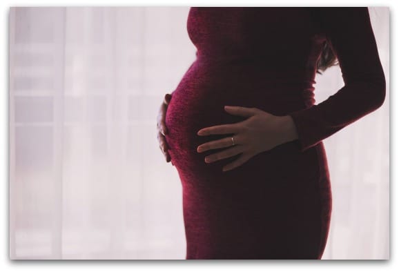 How To Share Your Pregnancy News With The World