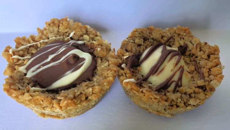 Flapjack Cups with Chocolate